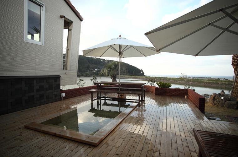 Jeju Lake Pension Экстерьер фото
