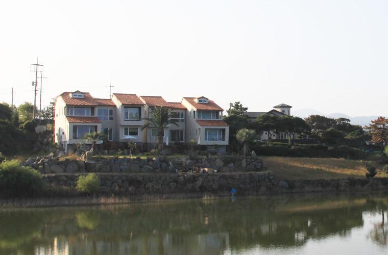 Jeju Lake Pension Экстерьер фото