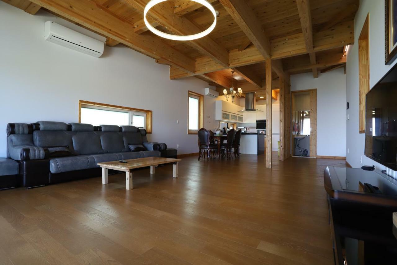 Jeju Lake Pension Экстерьер фото