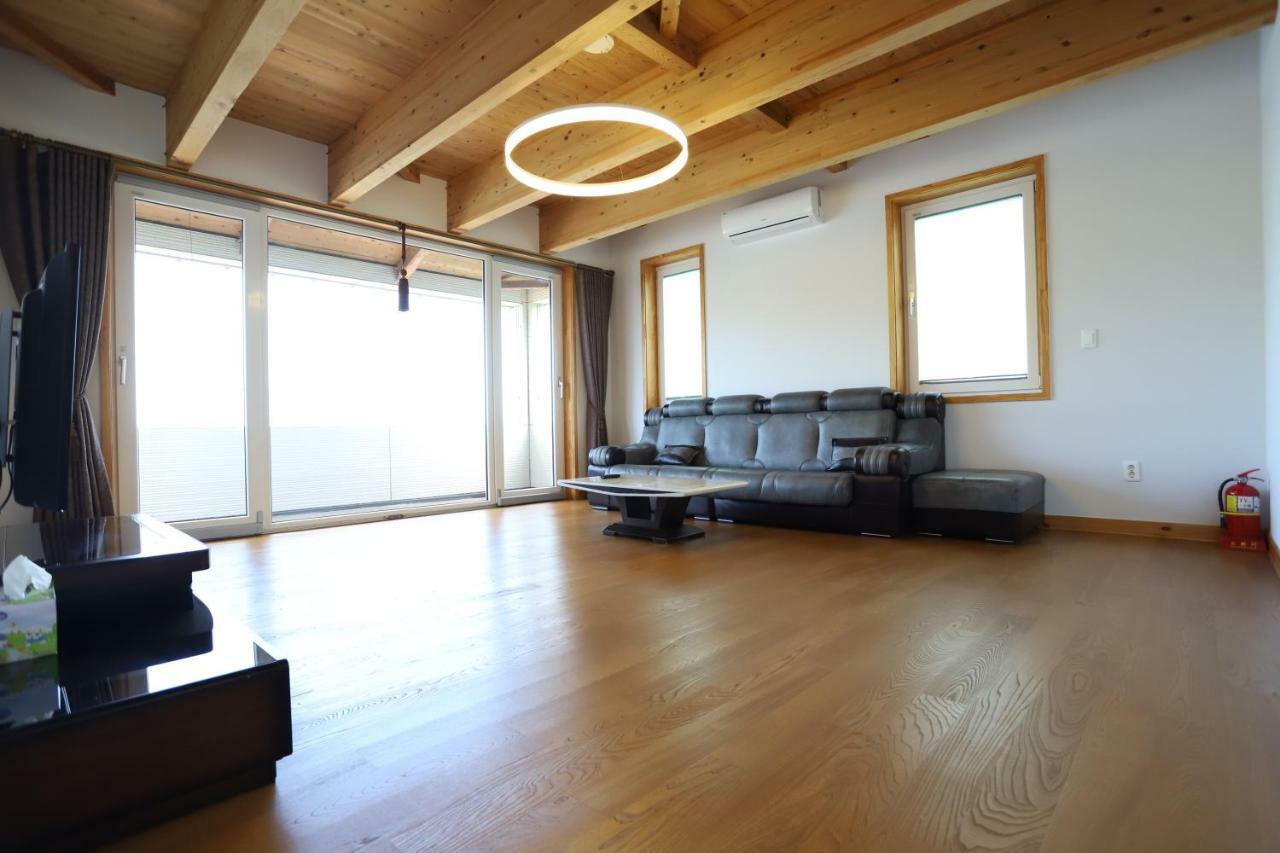 Jeju Lake Pension Экстерьер фото