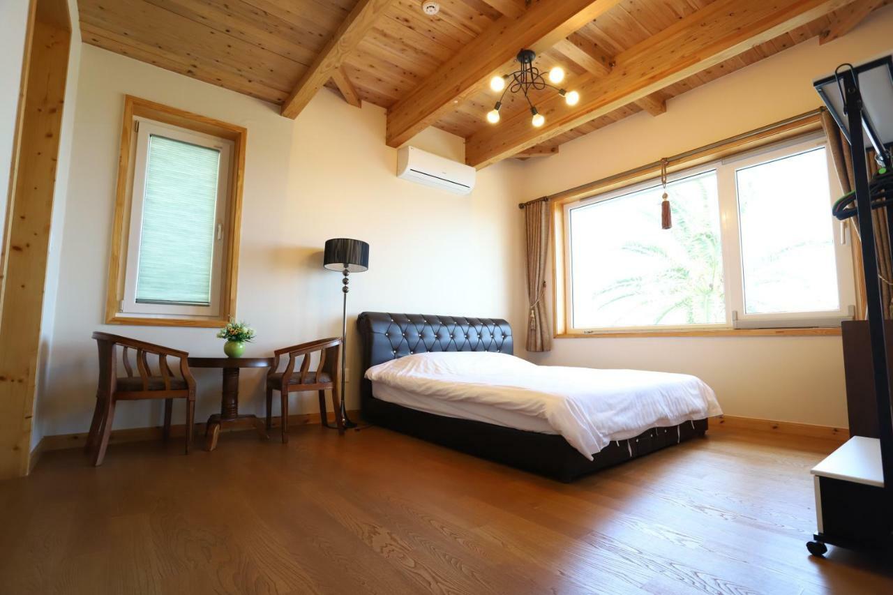 Jeju Lake Pension Экстерьер фото