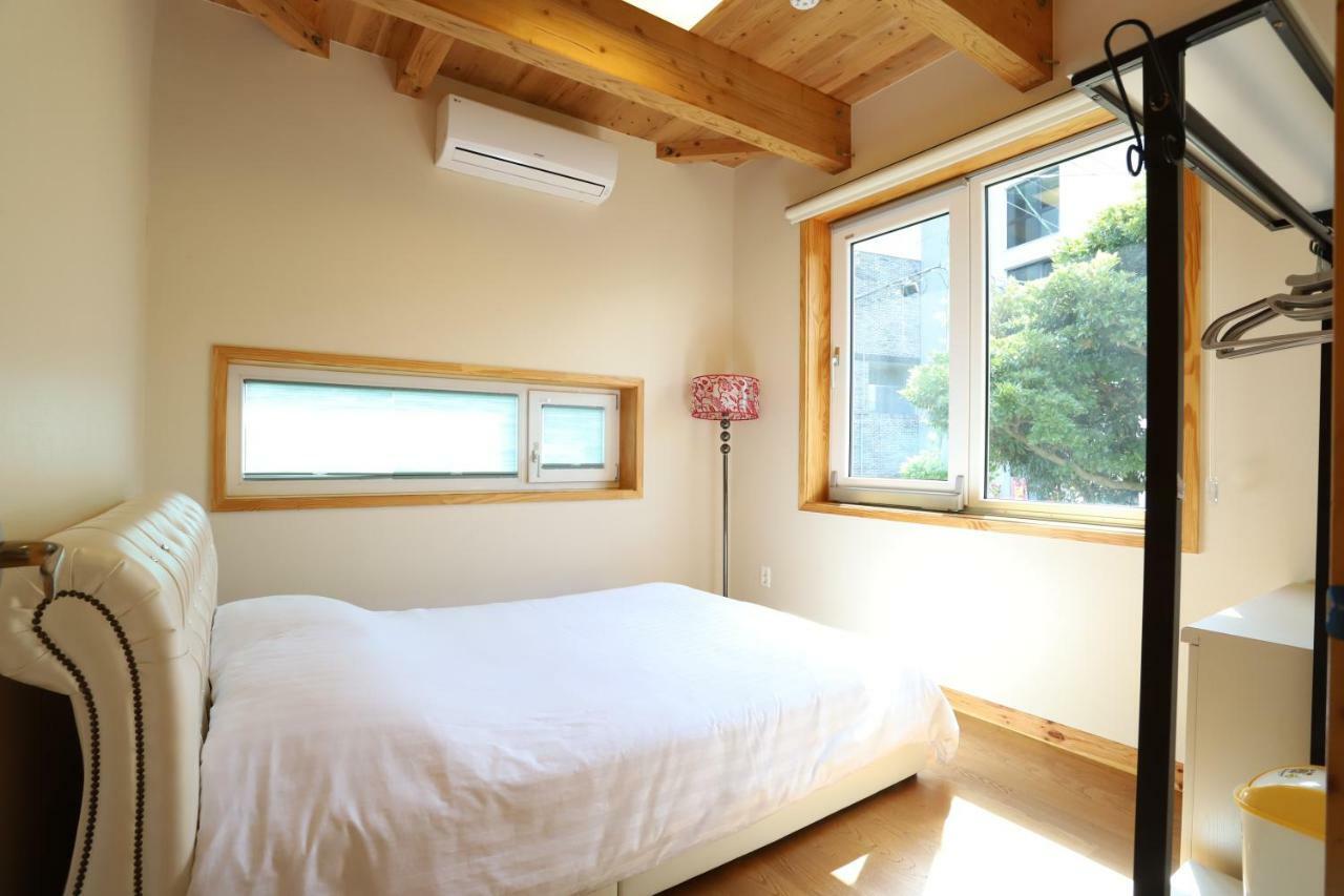 Jeju Lake Pension Экстерьер фото