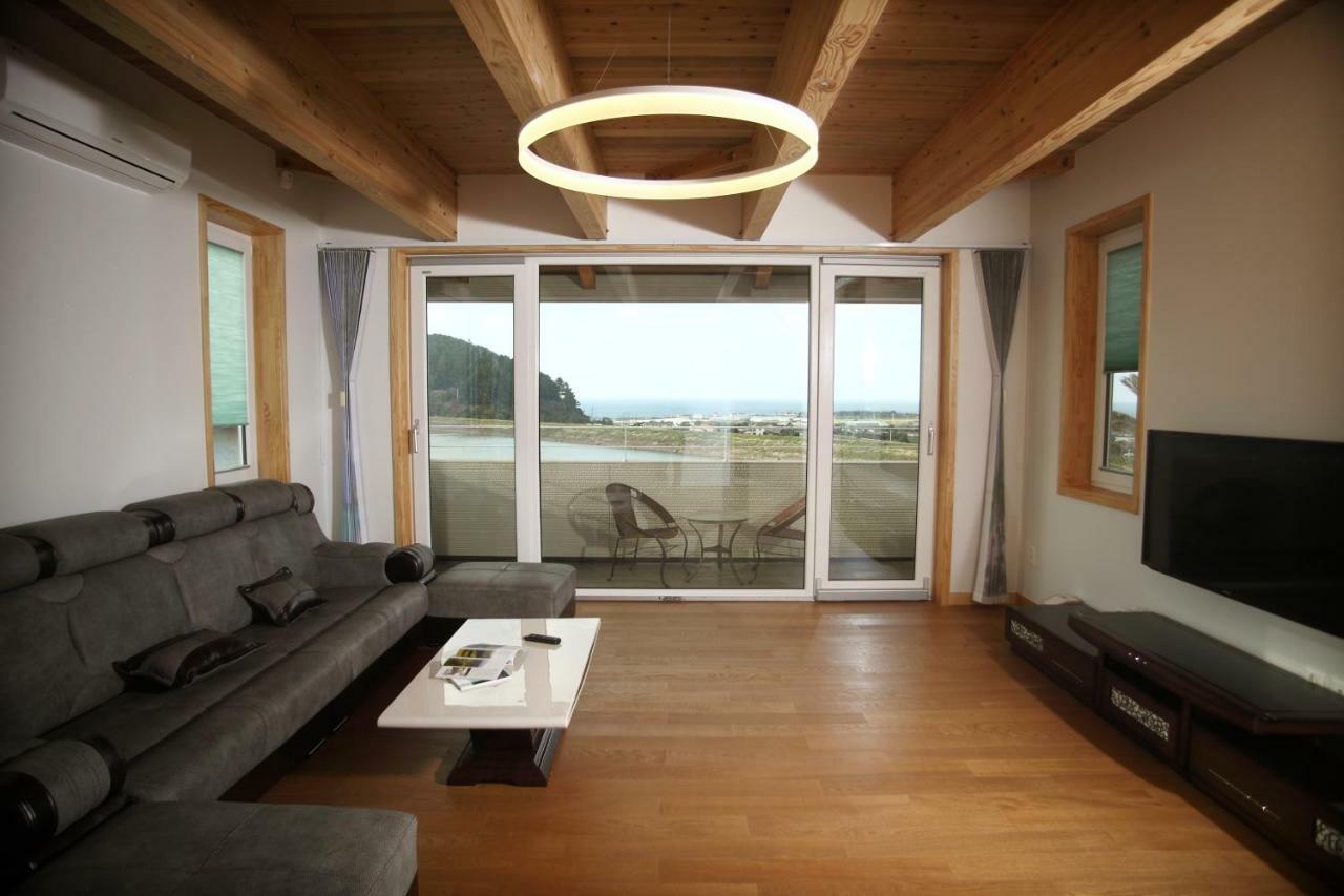 Jeju Lake Pension Экстерьер фото